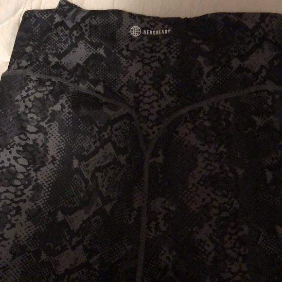 Women's Adidas medium leggings - Picture 2 of 3